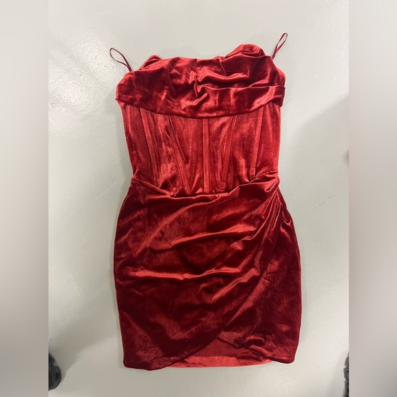 NWT Bardot CLAUDETTE MINI DRESS in rust - velvet maroon - Medium - Picture 8 of 11
